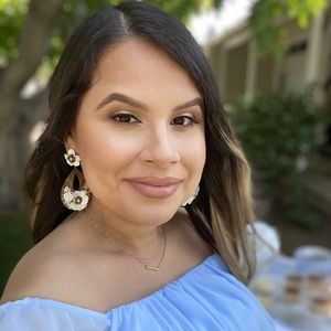 Meet your Posher, Leonela